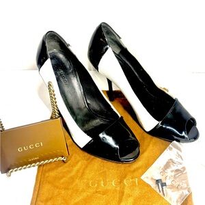 GUCCI Shoes Lux White Nubuck Black Patent Leather Peep Toe Pumps, Size 6.5B